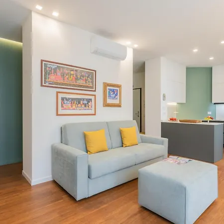 Volta Square With Terrace By Rent Apartamento Como