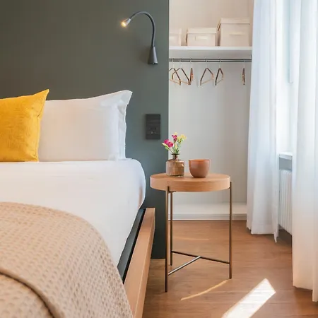 Volta Square With Terrace By Rent Apartamento