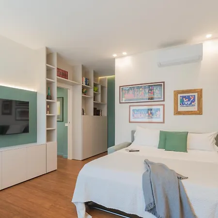 Volta Square With Terrace By Rent Apartamento Como