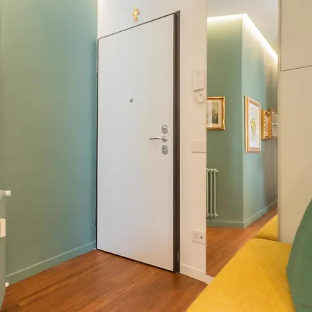 Volta Square With Terrace By Rent Apartamento Como