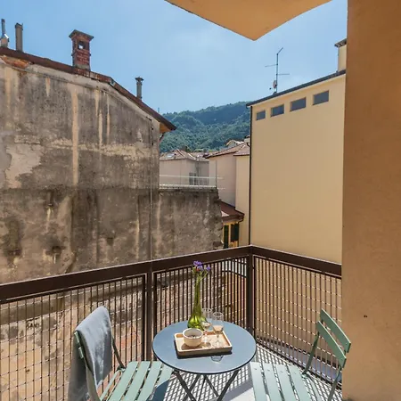 Volta Square With Terrace By Rent Appartement